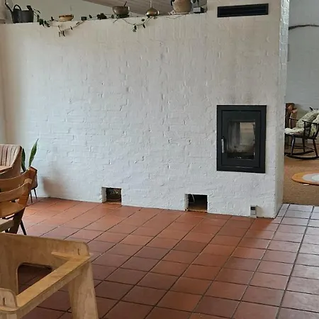 Hjertevarm Oase: Harmoni Og Hojt Til Loftet Villa